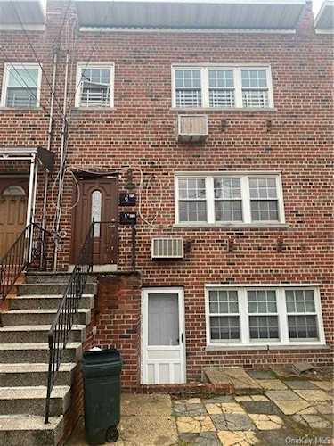 256 Robinson Avenue Bronx, NY 10465