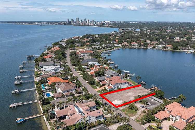 1900 Brightwaters Blvd NE St. Petersburg, FL 33704
