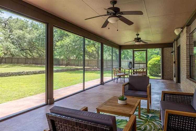 124 Phalarope DR Buda, TX 78610