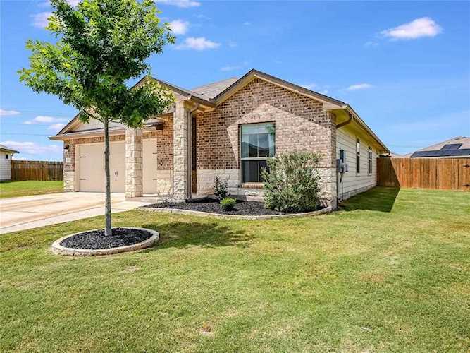 122 Lillian DR Taylor, TX 76574