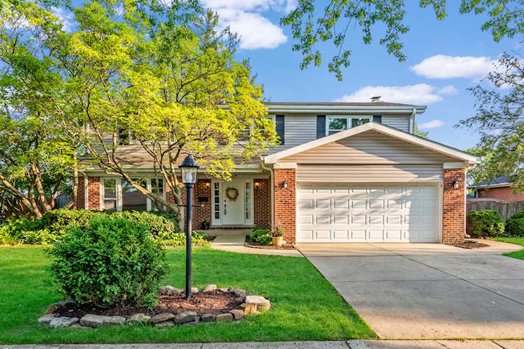 1617 E Dogwood Ln Mount Prospect, IL 60056