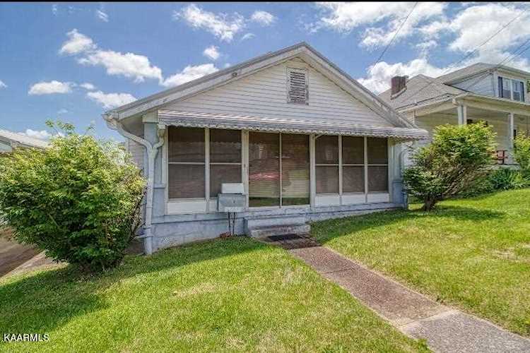 506 W 4th Ave Lenoir City, TN 37771