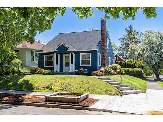 3306 SE Brooklyn ST Portland, OR 97202