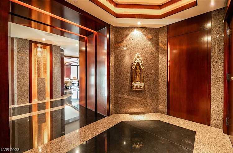 2877 Paradise Rd #2704 Las Vegas, NV 89109