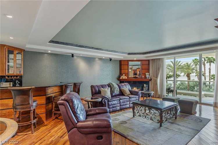 2877 Paradise Rd #302 Las Vegas, NV 89109