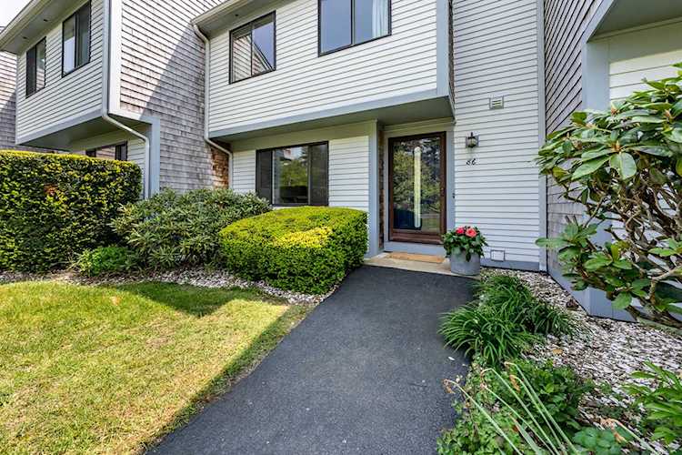 86 Chestnut Circle Brewster, MA 02631