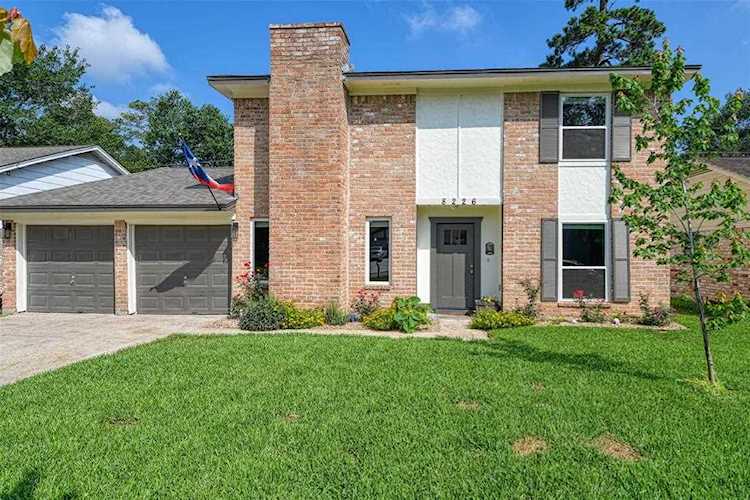 8226 Autumn Willow Dr Tomball, TX 77375