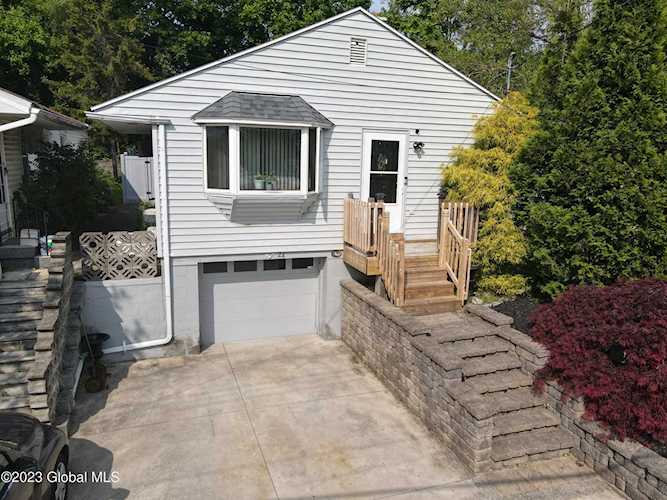 24 Quincy St Albany, NY 12205