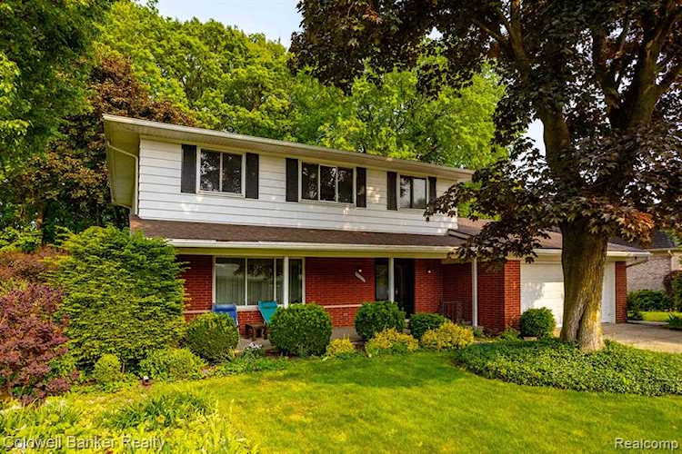 37802 Via Rosalie Clinton Township, MI 48036