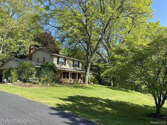 326 Shagbark Rochester Hills, MI 48309
