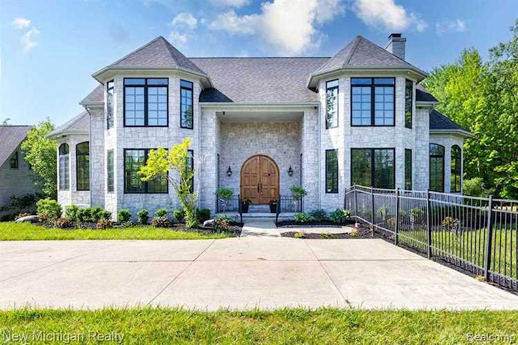 62502 Wayfaring Ray, MI 48096