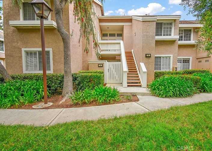 74 Woodleaf Irvine, CA 92614