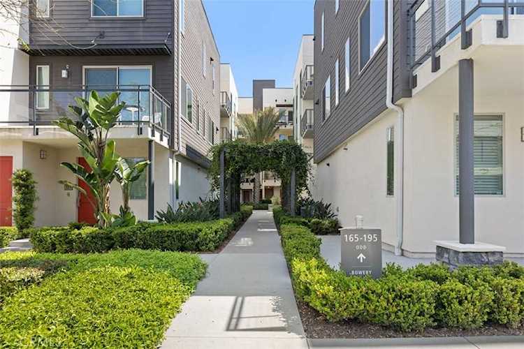 169 Bowery Irvine, CA 92612