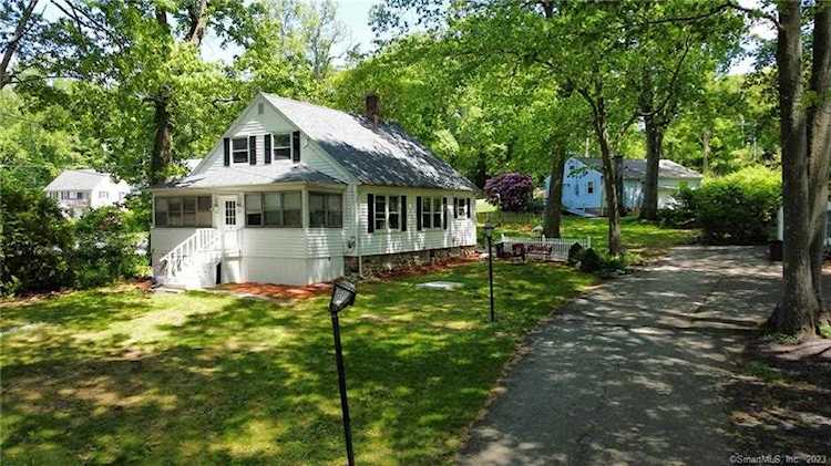 5 Oak St Wolcott, CT 06716