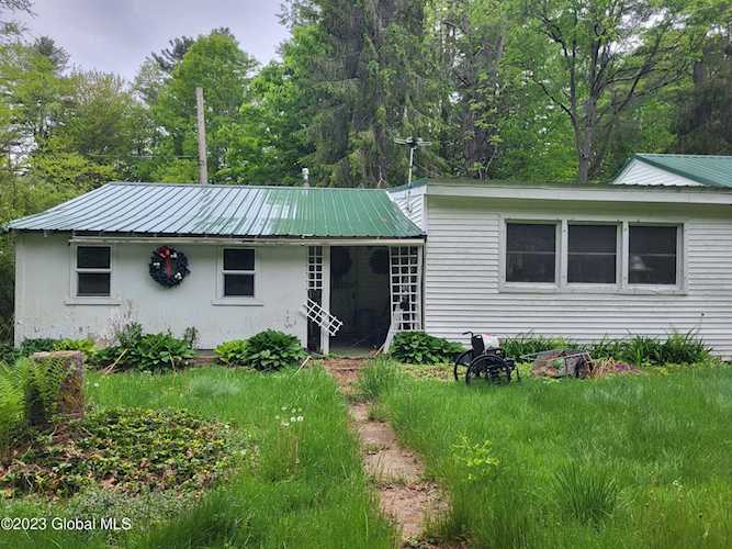 146 Schoolhouse Rd Johnstown, NY 12095