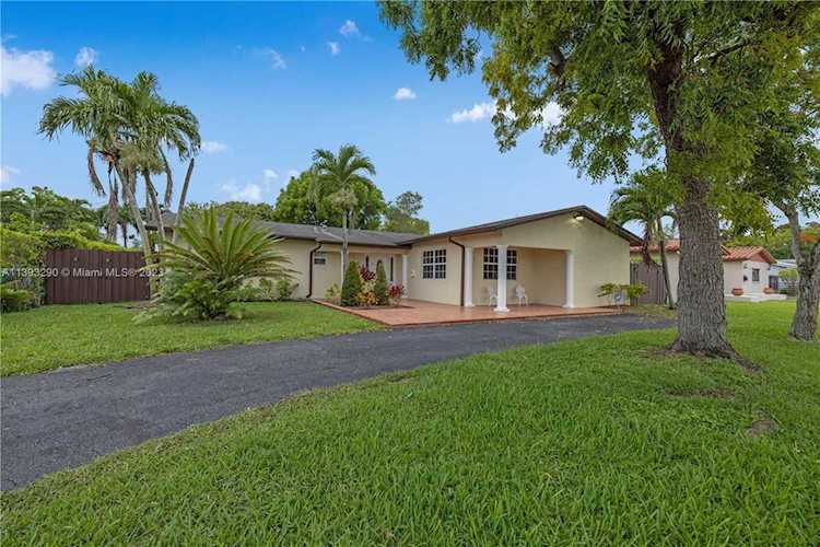 2820 SW 120th Rd Miami, FL 33175