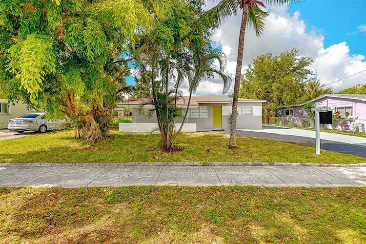 740 NW 176th Ter Miami Gardens, FL 33169