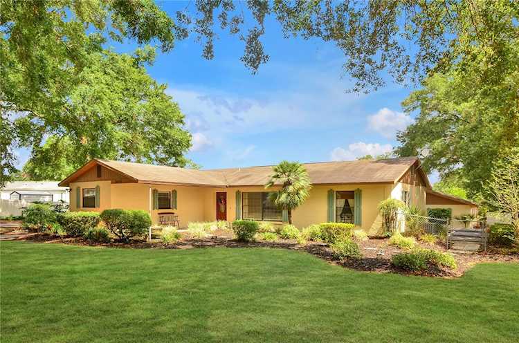 38731 Cambridge Dr Zephyrhills, FL 33540