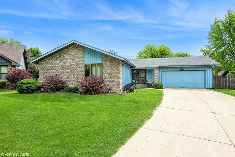 577 Yellowstone Dr Elgin, IL 60123