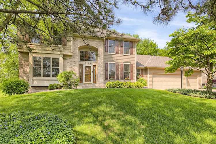 2460 Hidden Lake Drive Woodbury, MN 55125