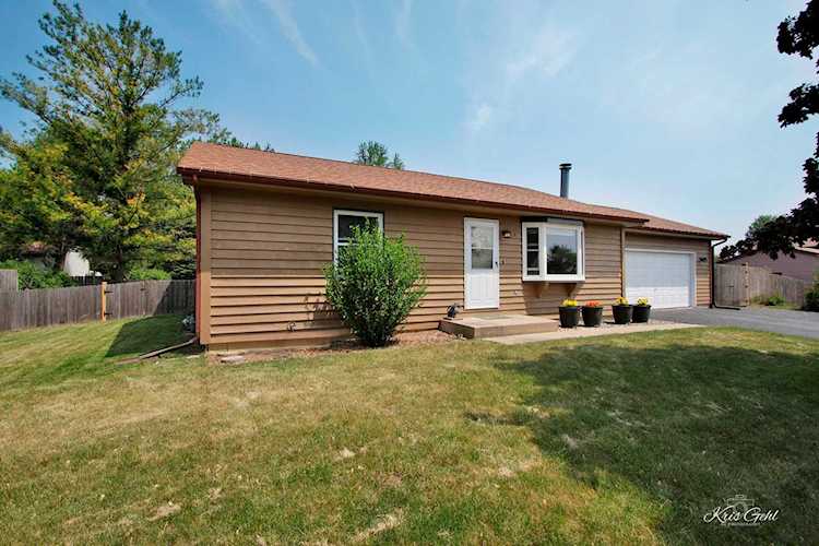 718 Christine Dr Mchenry, IL 60051