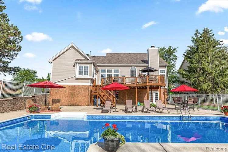 16078 Silverwood Dr Fenton Twp, MI 48430