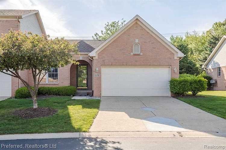 23740 W Lake Circle Brownstown Twp, MI 48183