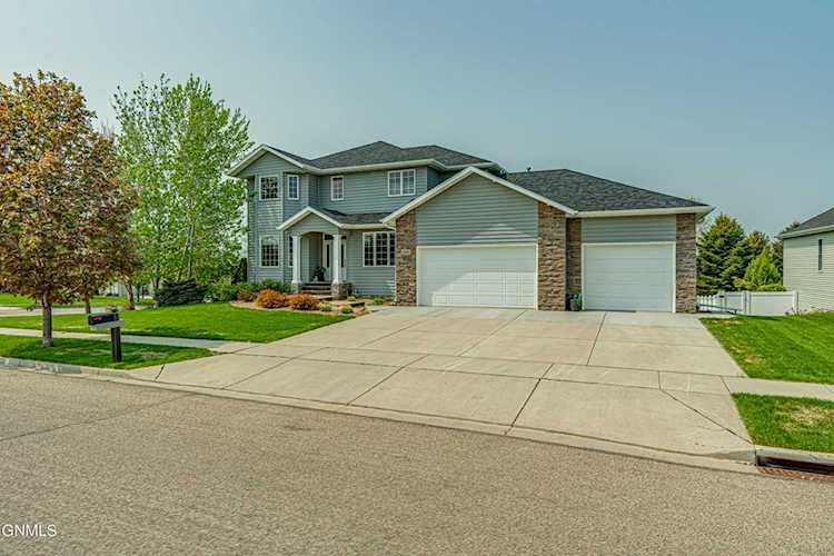 1390 Golden Eagle Ln Bismarck, ND 58503