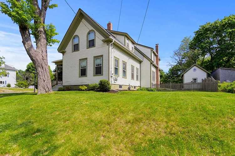 130 Mount Pleasant Ave Gloucester, MA 01930