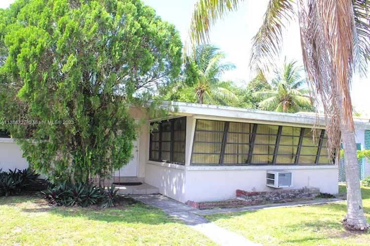 530 NE 175th St North Miami Beach, FL 33162