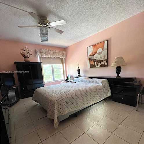 4168 Inverrary Dr #402 Lauderhill, FL 33319