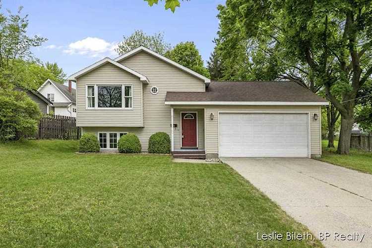 208 E Union St Greenville, MI 48838