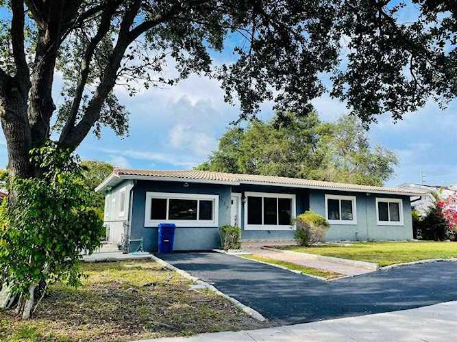 1735 NE 157th Terrace North Miami Beach, FL 33162
