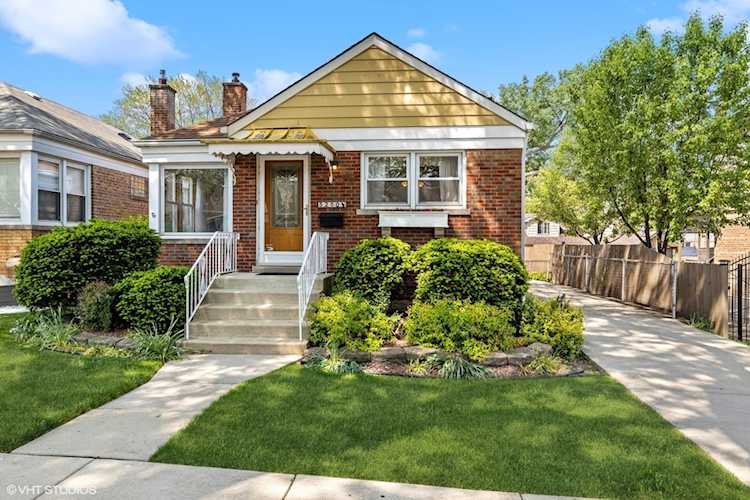 5250 S Nordica Ave Chicago, IL 60638