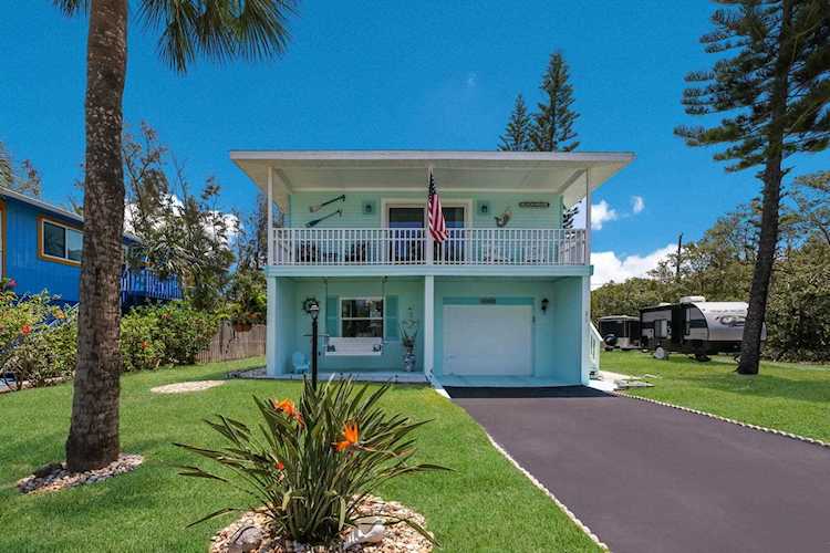 2915 Avenue C Holmes Beach, FL 34217