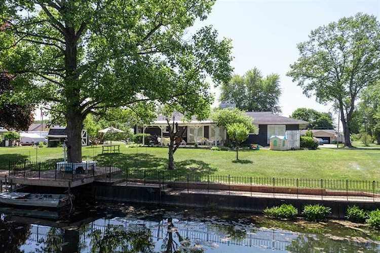 68429 Morton Dr Ontwa Twp, MI 49112