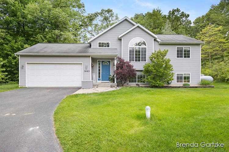 7483 Oakridge Ct Croton Twp, MI 49329
