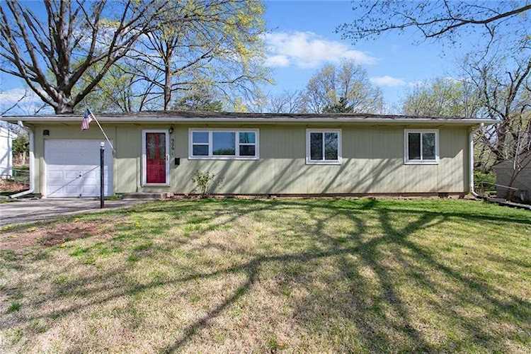 906 NE 61st St Gladstone, MO 64118 | MLS 2428167 Photo 1