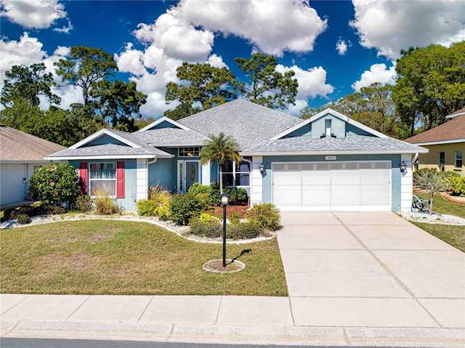 317 Caloosa Woods Ln Sun City Center, FL 33573