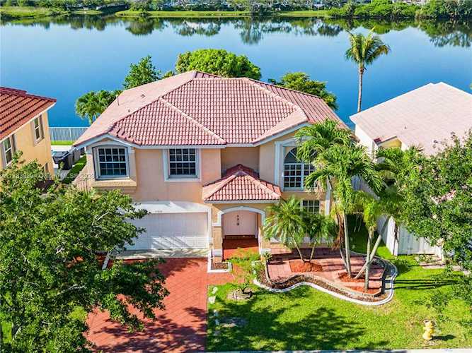 13808 NW 22nd St Sunrise, FL 33323