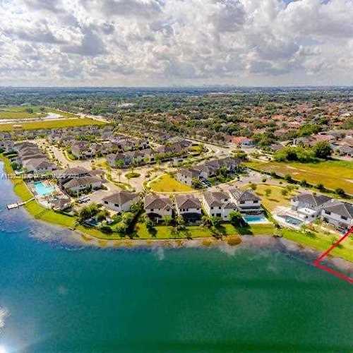 8981 NW 154 Terr Miami Lakes, FL 33018