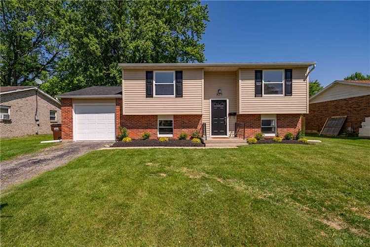 825 Moccasin Trail Xenia, OH 45385
