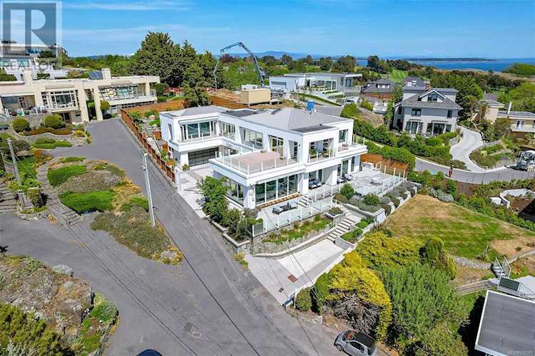 622 Inglewood Terrace Oak Bay, BC V8S5B9