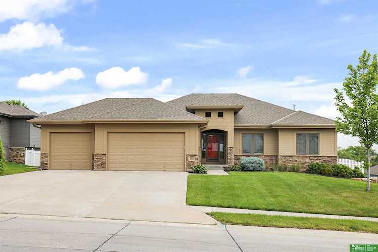 6602 Crestridge Dr Papillion, NE 68133