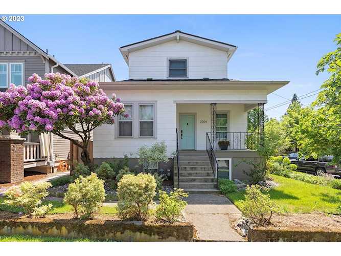 2304 SE Tibbetts ST Portland, OR 97202