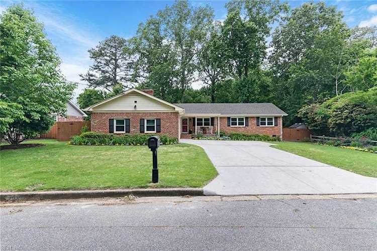 4717 Bromfield Ave Virginia Beach, VA 23455 | MLS 10487942 Photo 1