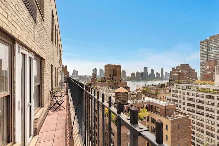 400 E 52nd St #16G New York, NY 10022