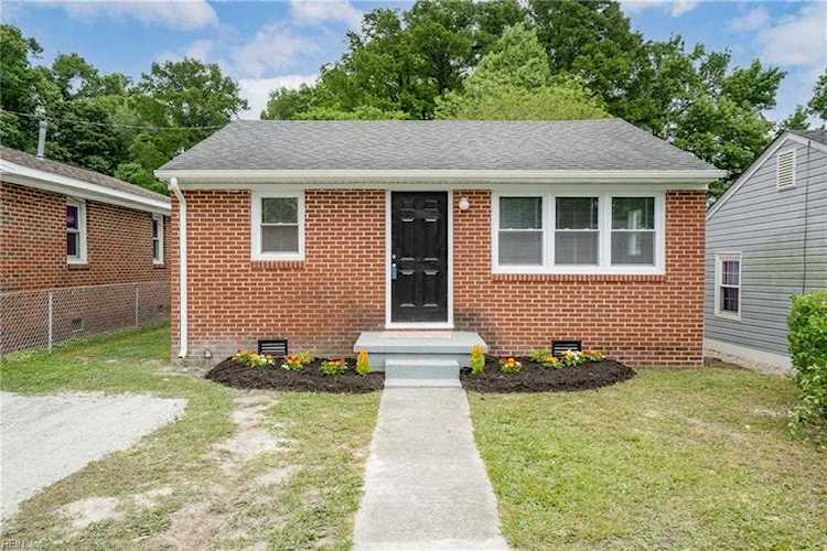 404 Fulcher St Suffolk, VA 23434