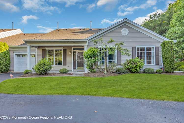 4 Sunnylawn Ln Lakewood, NJ 08701