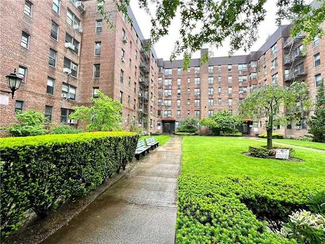 2240 Burnett St #3B Brooklyn, NY 11229